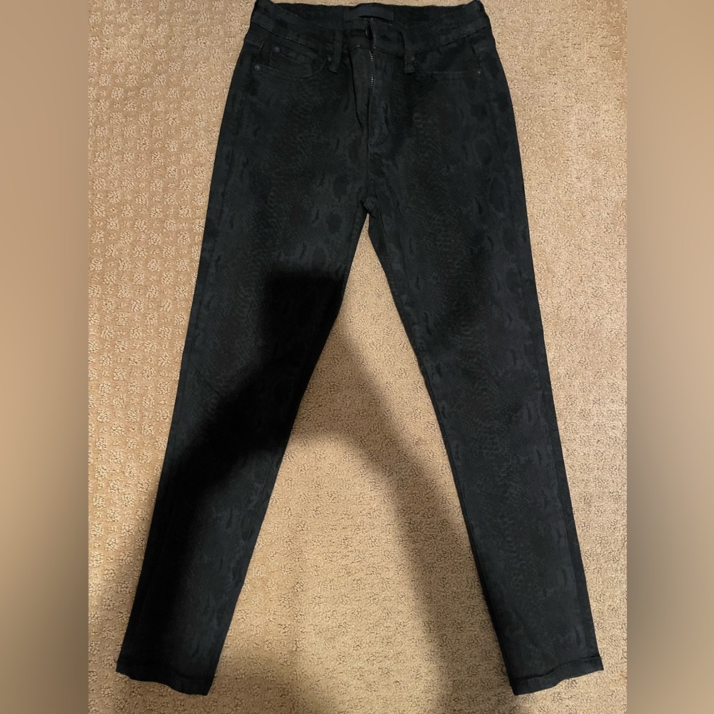 Joe’s “the icon” mid rise skinny ankle